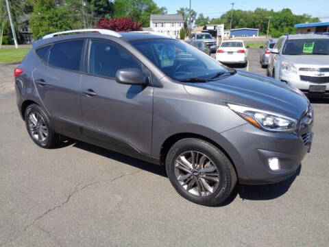 2015 Hyundai Tucson for sale at BETTER BUYS AUTO INC in East Windsor CT
