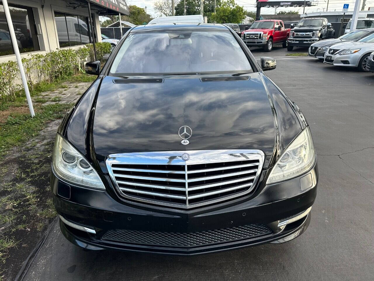 2011 MERCEDES-BENZ S-Class Sedan - $13,900