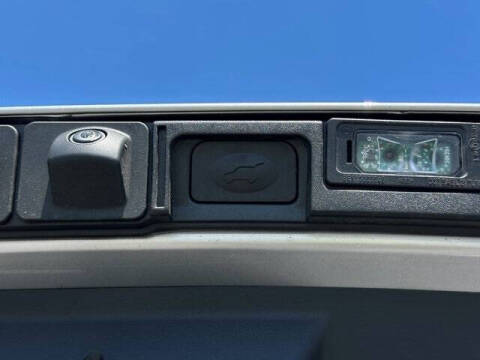 2025 VinFast VF8 Eco