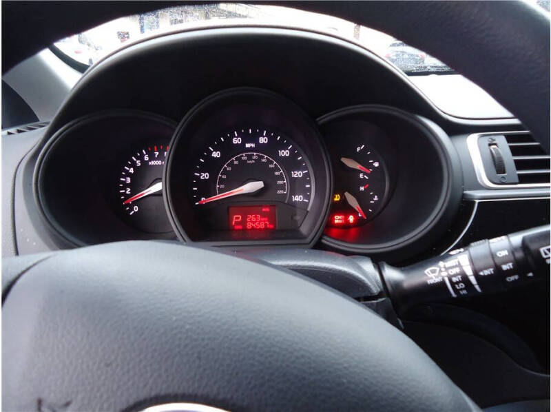 2016 Kia Rio 5-Door LX