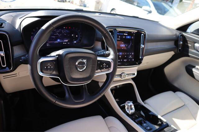 2023 Volvo XC40 B5 Ultimate Bright Theme