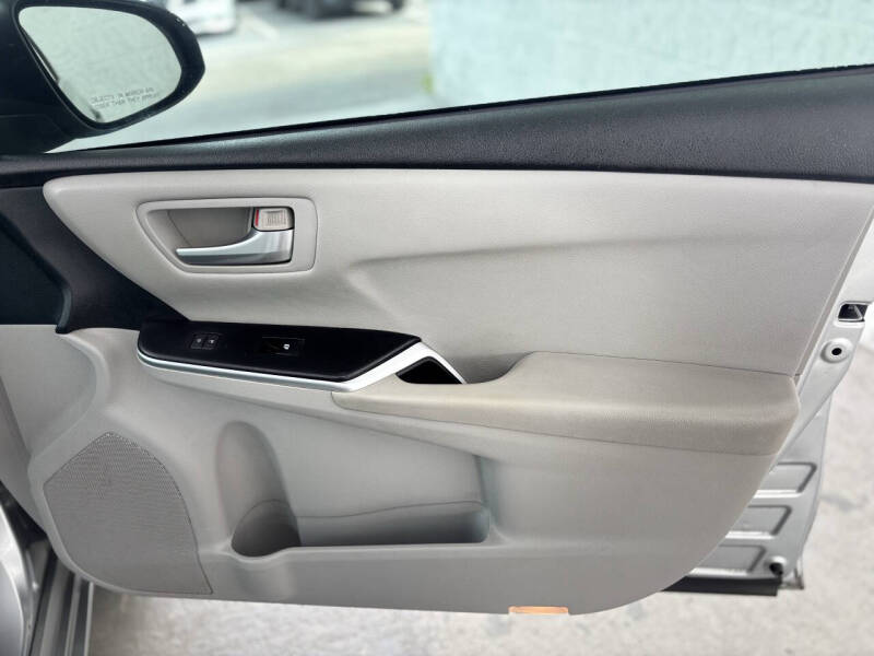 2015 Toyota Camry SE