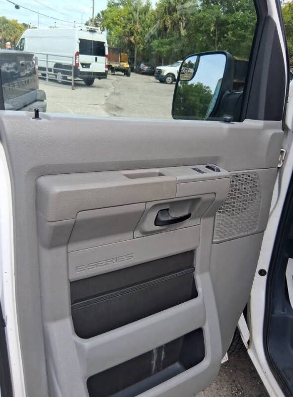 2013 Ford E-Series E-350 SD