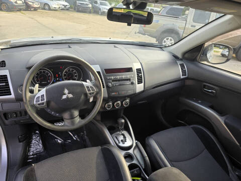 2011 Mitsubishi Outlander XLS