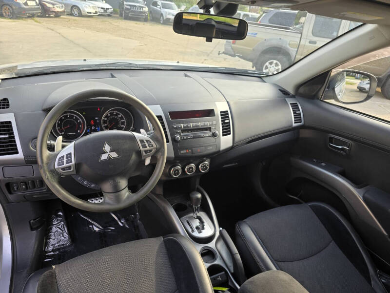 2011 Mitsubishi Outlander XLS