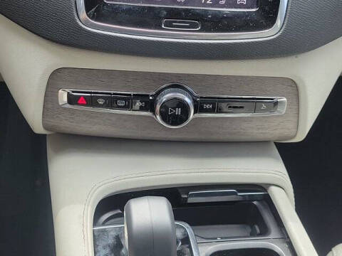 2023 Volvo XC90 B5 Plus Bright Theme
