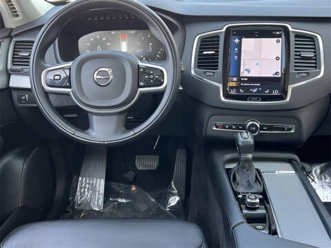 2022 Volvo XC90 T5 Momentum