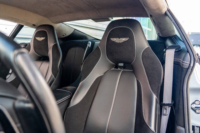 2014 Aston Martin Vanquish 12