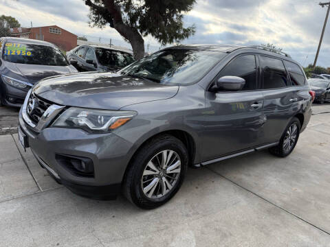 2018 Nissan Pathfinder SV