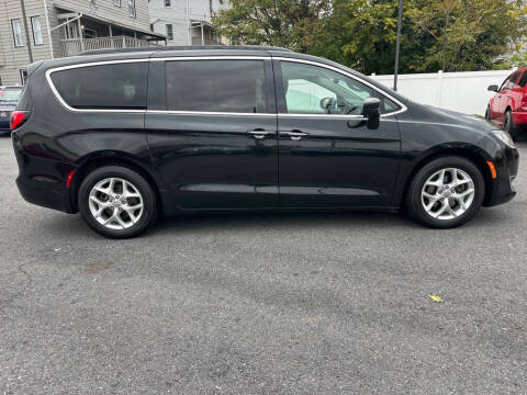 2017 Chrysler Pacifica Touring Plus