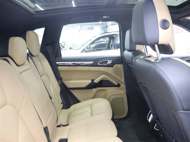 2018 Porsche Cayenne Platinum Edition