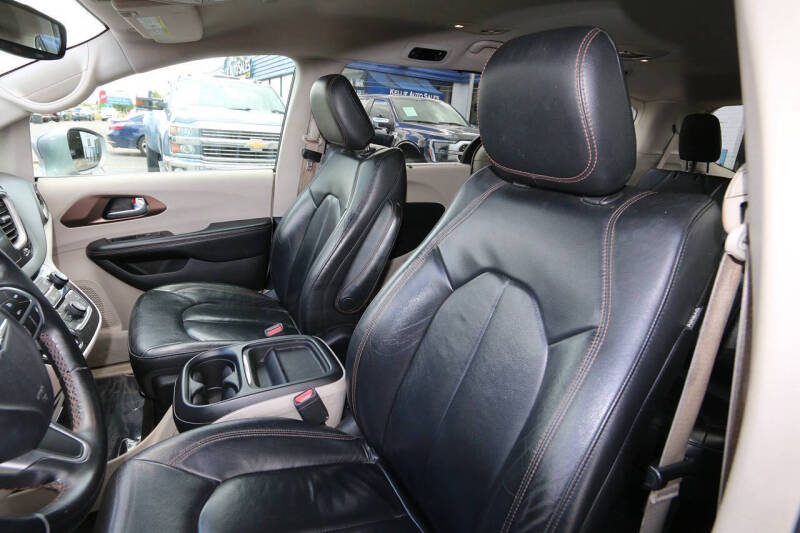 2017 Chrysler Pacifica Touring Plus
