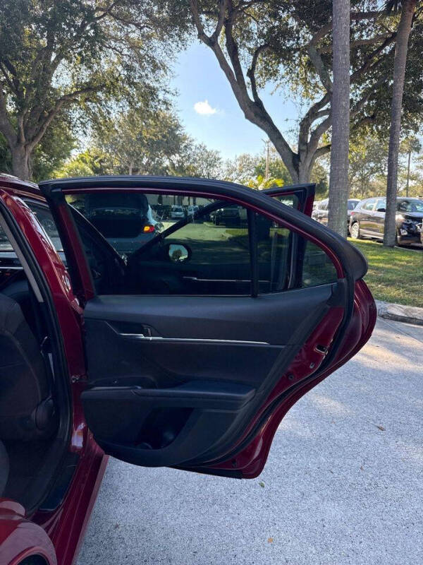 2020 Toyota Camry Hybrid LE