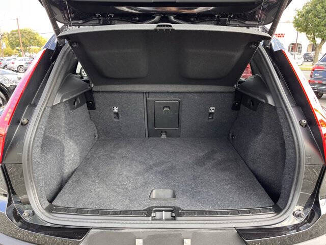 2025 Volvo XC40 B5 Core Bright Theme