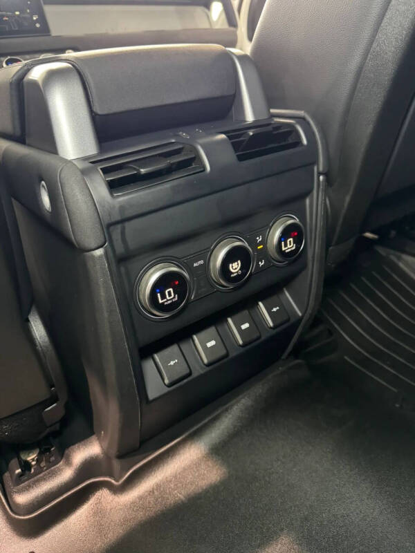 2020 Land Rover Defender 110 SE