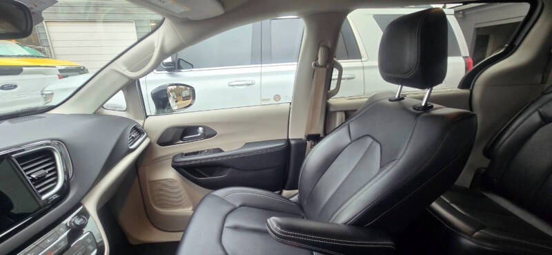 2024 Chrysler Pacifica Touring L