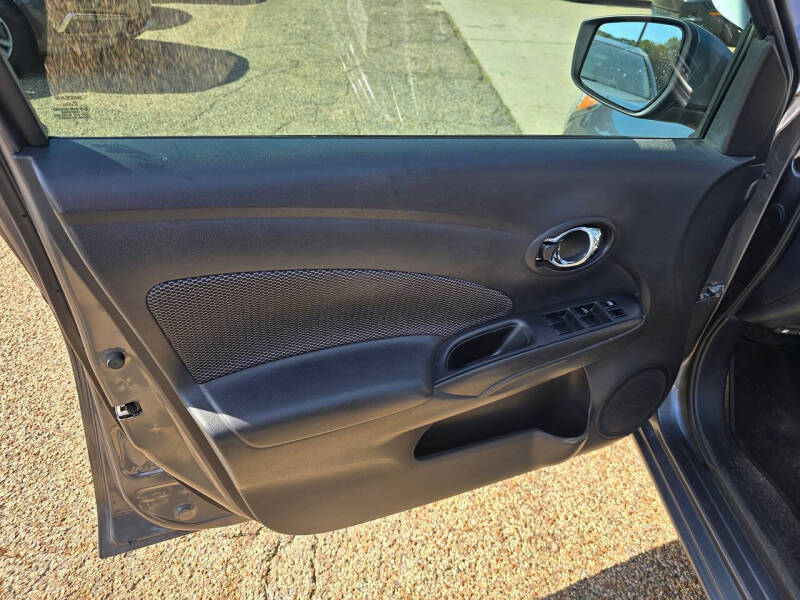 2019 Nissan Versa SV