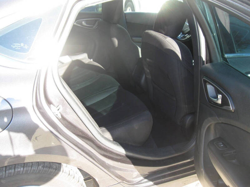 2017 Chrysler 200 LX