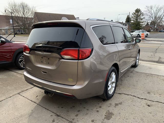 2017 Chrysler Pacifica Touring-L Plus