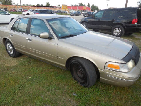 2000 Ford Crown Victoria for sale at SCOTT HARRISON MOTOR CO in Houston TX