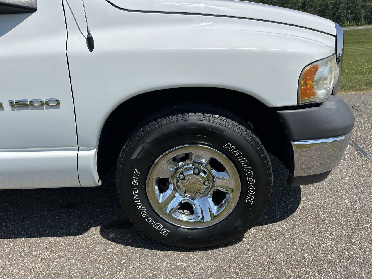White 2002 Dodge Ram 1500 ST 2dr Regular Cab ST 2WD SB 46