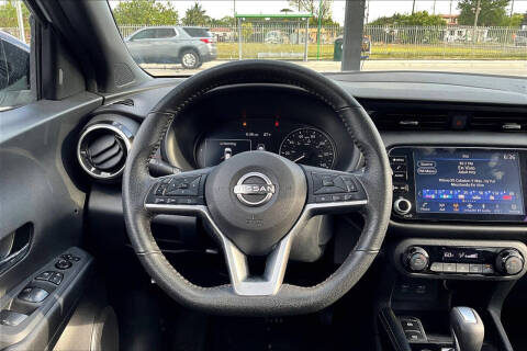 2022 Nissan Kicks SR