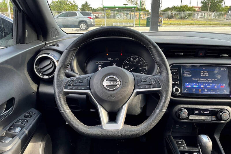 2022 Nissan Kicks SR