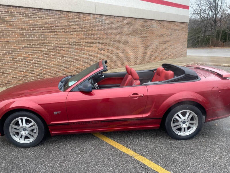 2005 Ford Mustang GT Deluxe photo 20