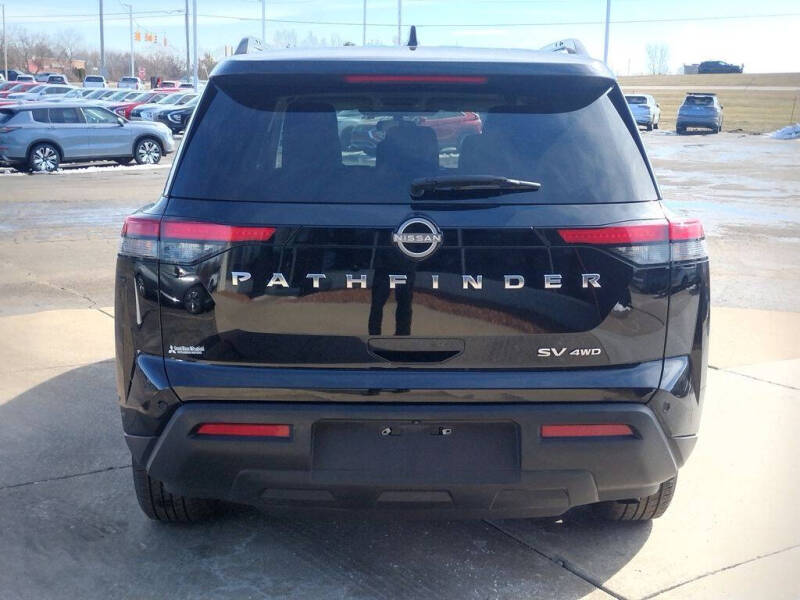 2023 Nissan Pathfinder SV