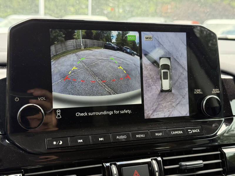 2025 Nissan Pathfinder SL