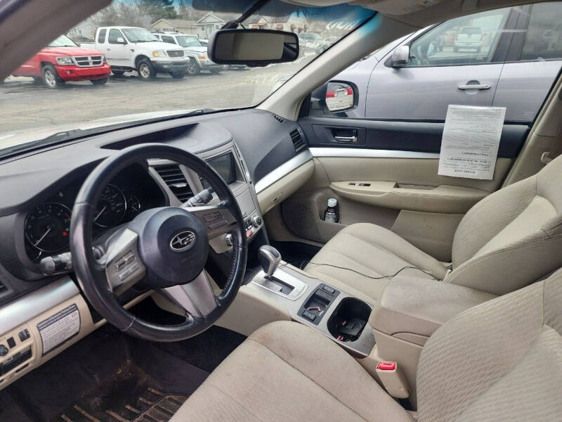 2011 Subaru Outback I Premium photo 5