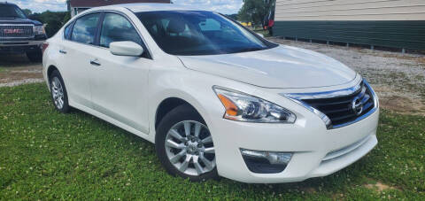 2013 Nissan Altima for sale at Sinclair Auto Inc. in Pendleton IN