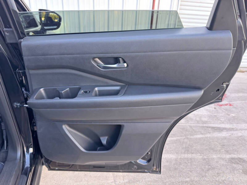 2022 Nissan Pathfinder SV