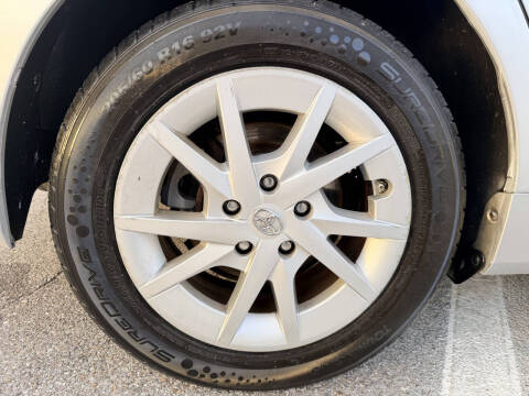 2014 Toyota Prius v Five