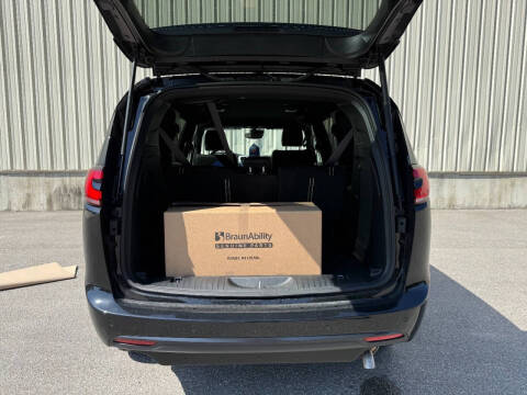 2026 Chrysler Pacifica Select