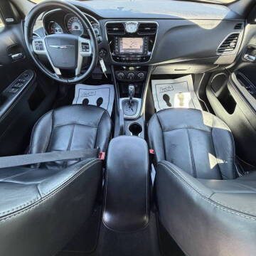 2011 Chrysler 200 Limited
