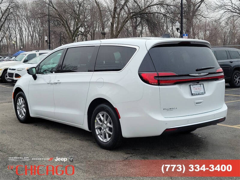 2026 Chrysler Pacifica Select