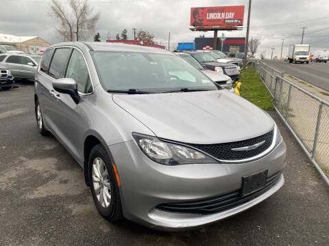 2017 Chrysler Pacifica for sale at Cliff's Qualty Auto Sales in Spokane WA