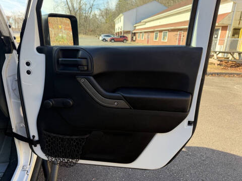 2017 Jeep Wrangler Willys Wheeler W