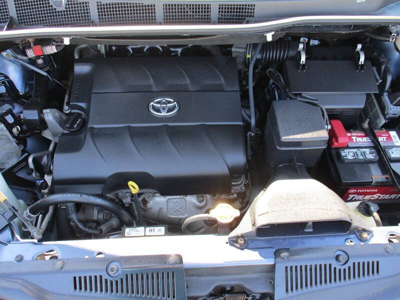 2014 Toyota Sienna LE 7-Passenger