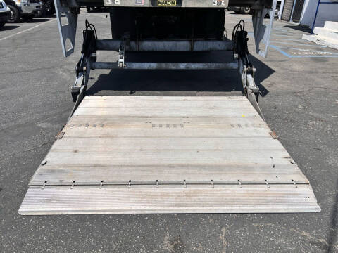 2017 Freightliner M2 106