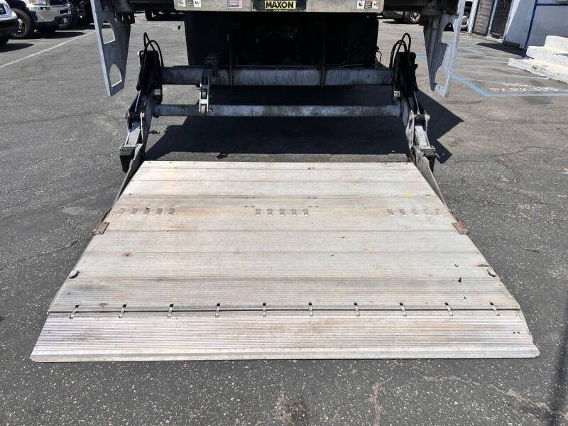 2017 Freightliner M2 106