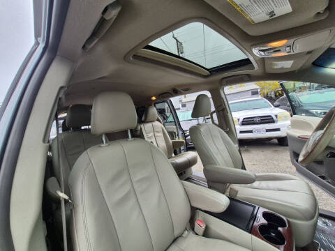 2014 Toyota Sienna XLE 8-Passenger
