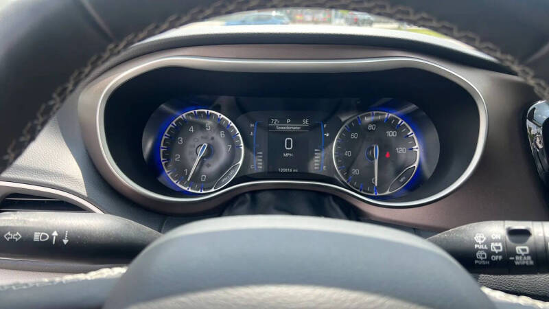 2022 Chrysler Voyager LX