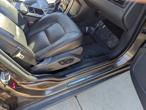 2016 Volvo XC70 T5 Classic Platinum