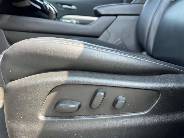 2023 Cadillac XT4 Premium Luxury