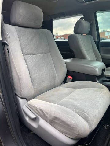 2015 Toyota Sequoia SR5