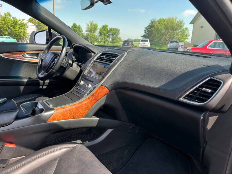 2019 Lincoln Nautilus Select