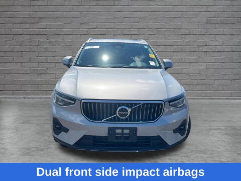 2023 Volvo XC40 B5 Plus Bright Theme