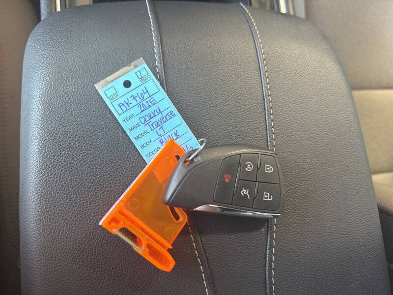 2025 Chevrolet Traverse LT